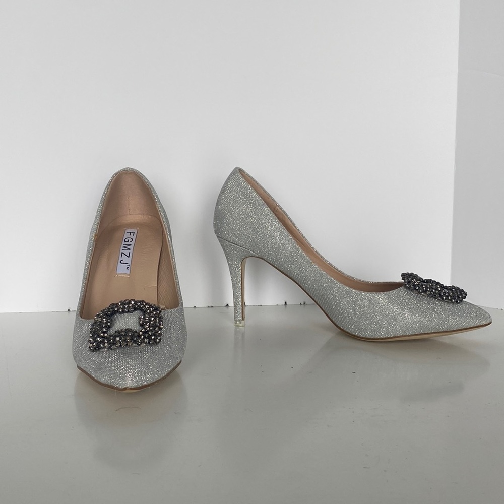 NWT FGMZJ Silver Heels with Rhinestone Brooch (Size 36)